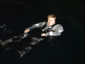 Immersion suit 